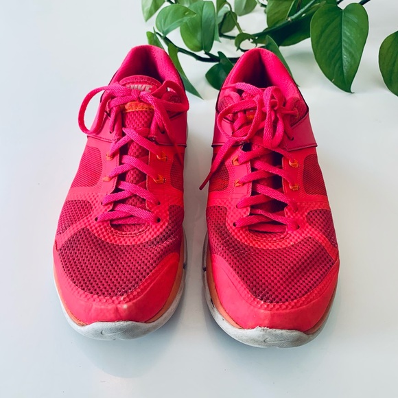 Nike Neon Pink Shoes - Picture 4 of 7